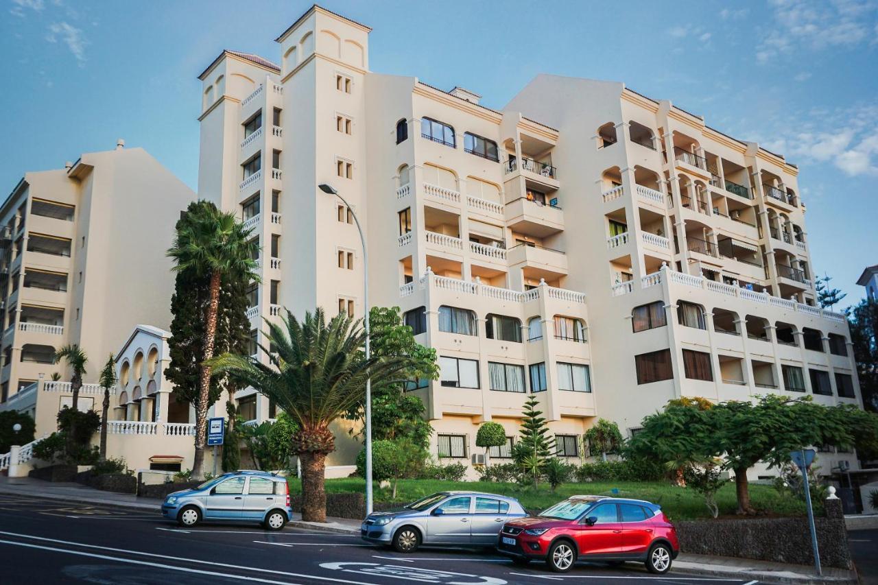 Great View, Heated Pool, Cool Design - Castle Harbour In Los Cristianos Apartment Los Cristianos  Exterior photo